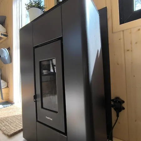 Nyaraló Tiny House Neben Skipiste